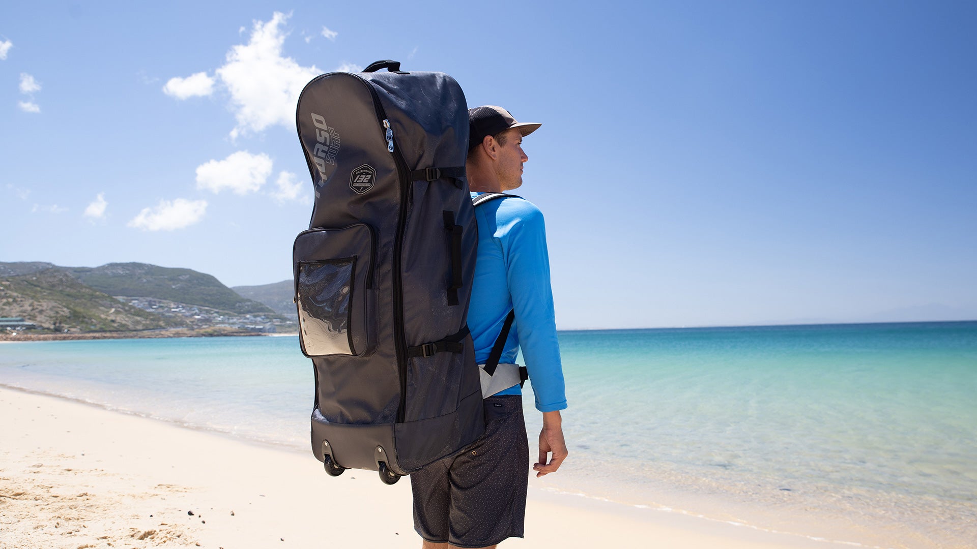 Der Weg zum Wasser zum Paddeln ist einfach mit unserem rollbaren Roller-Rucksack (in jedem Komplettpaket für vollwertige SUPs enthalten).