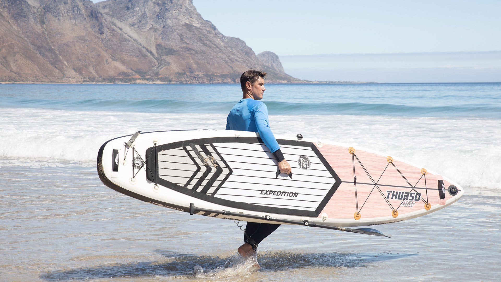Thurso Surf Expedition bietet sowohl Stabilität als auch Leistung für schnelle Paddler, die Geschwindigkeit und Wendigkeit auf dem Wasser verlangen.